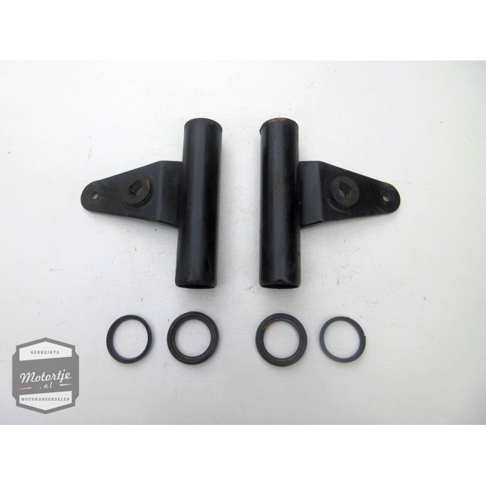 Kawasaki GT550 koplamphouders / koplamporen / lamp houders / koplampsteunen / oren / steunen / beugels Kawasaki GT550 koplamphouders / koplamporen / lamp houders / koplampsteunen / oren / steunen / beugels